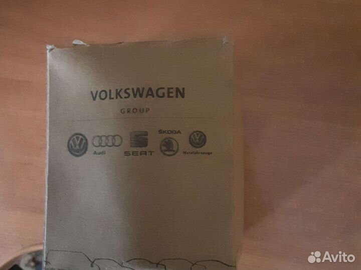 Фильтр масляный новый для авто Фольксваген, Ауди