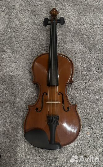 Скрипка, подбородник, смычок, чехол для скрипки