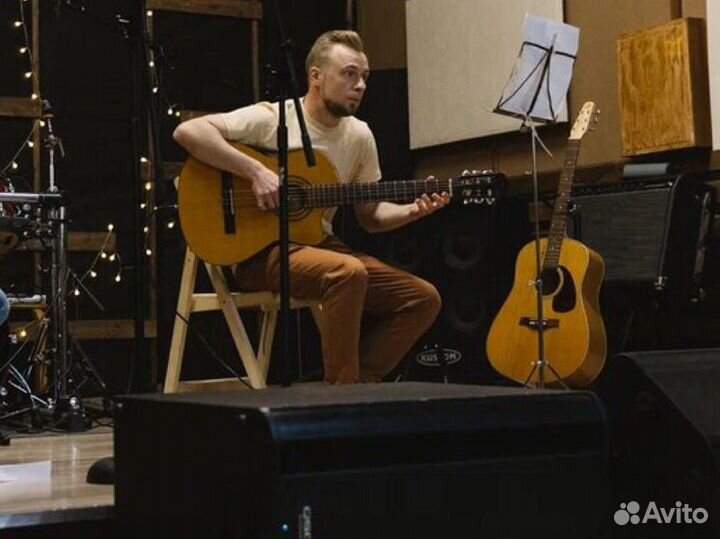 Выучишь песню на 1-м уроке. А за месяц сыграешь 10