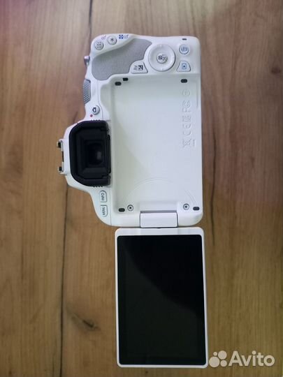 Зеркальный фотоаппарат canon 200d kit