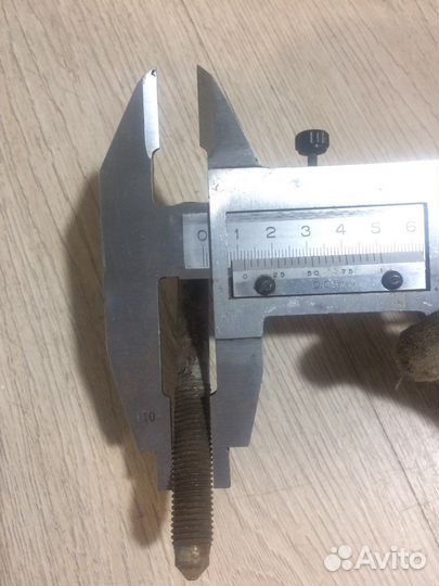 Болт сайлентблока переднего рычага Шкода Октавия