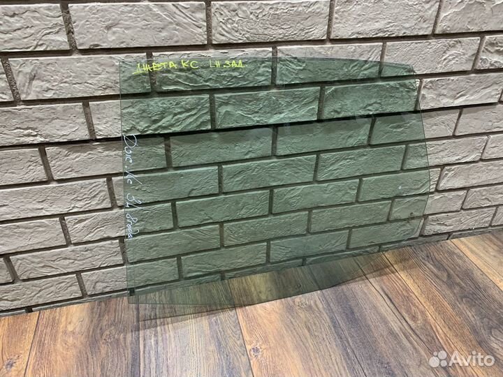 Volkswagen Jetta 5 Стекло двери задней левой