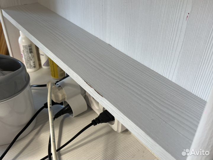 Маникюрный стол