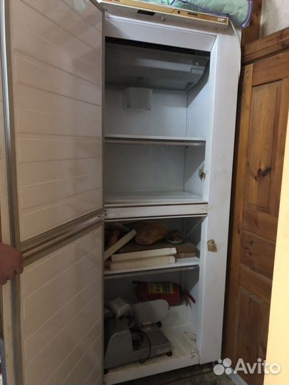 Холодильники для промышленного производства 2 шт