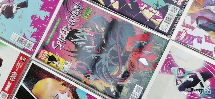 Коллекция из 24 комиксов по Spider-Gwen