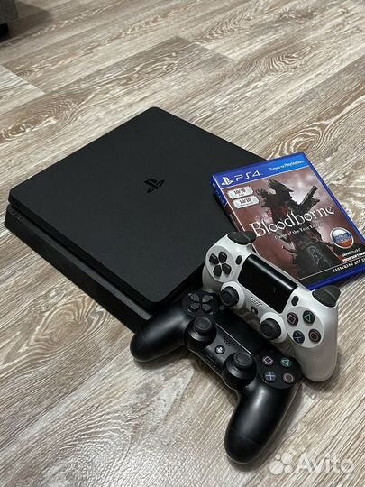 Sony PS4 Slim + диск + 2 джоя