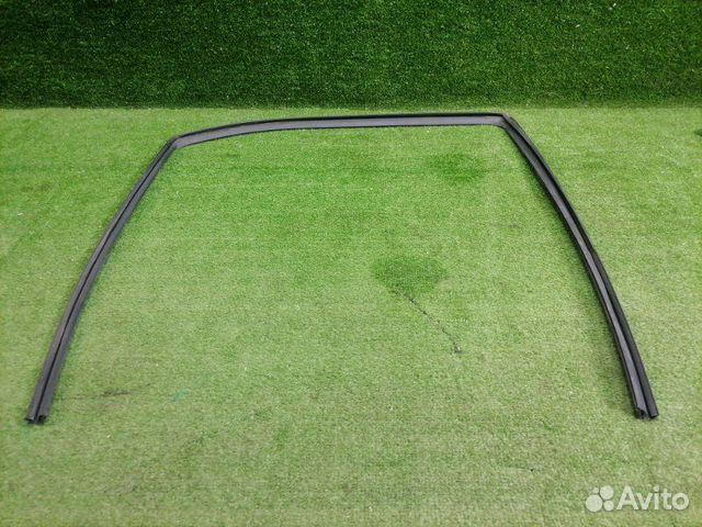 Уплотнитель стекла двери задний правый Toyota