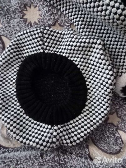 Комплект на девочку берет и тёплый кардиган