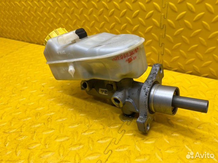 Главный тормозной цилиндр с бачком Volkswagen