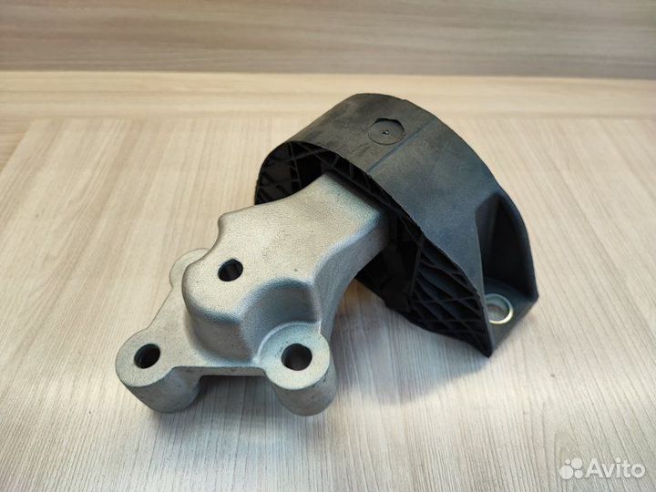 Опора двигателя правая Renault Logan 2