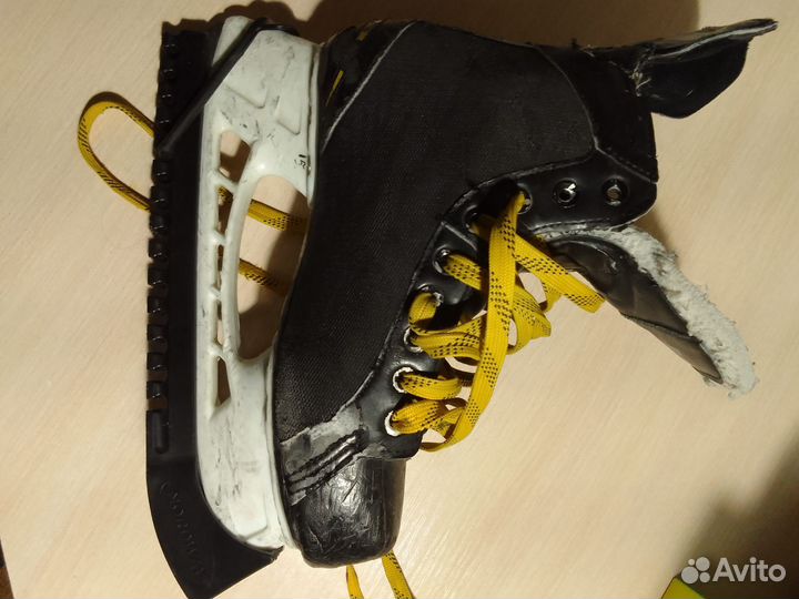 Коньки bauer supreme 140. 42 размер