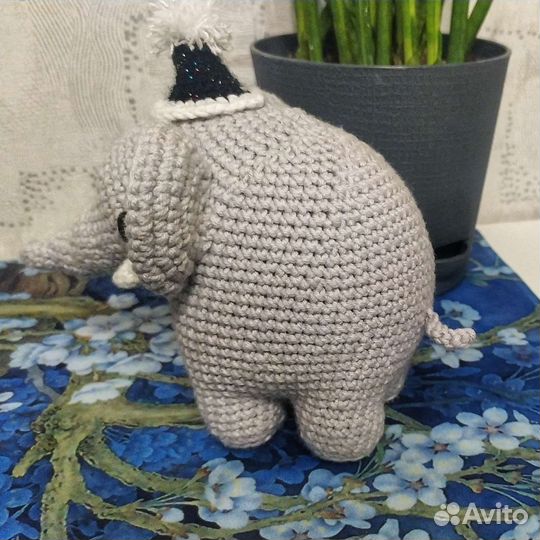 Вязаная игрушка Слоник