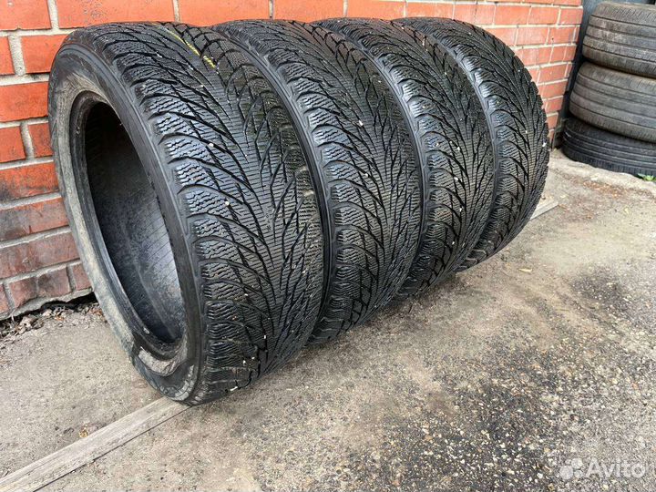 Nokian Tyres Hakkapeliitta R2 215/55 R17