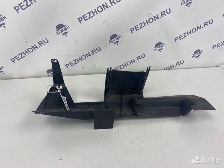 Дефлектор радиатора правый Renault Megane