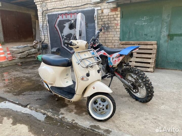 Продам скутер vespa et 4