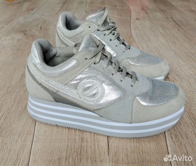 Кроссовки женские 36 р