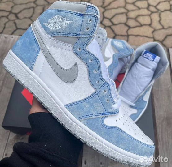 Air Jordan 1 Hyper Royal Smoke Grey