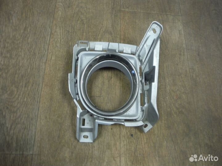 Окантовка птф левая Toyota Land Cruiser 200 рестайлинг 2013