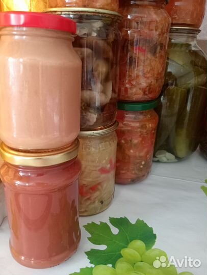 Домашние заготовки(соленья, салаты, варенье)