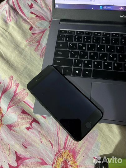 Телефон iPhone 7