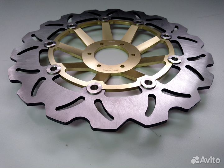 Диск тормозной передний лепестковый на Honda CBR R