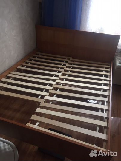 Кровать