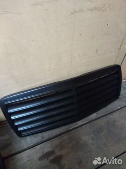 Решетка радиатора мерседес w202 чёрная матовая