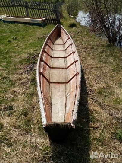 Лодка деревянная