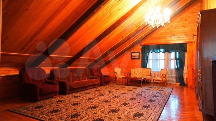 Коттедж 355 м² на участке 12 сот.