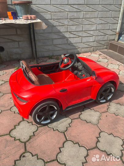 Детский автомобиль на аккумуляторе