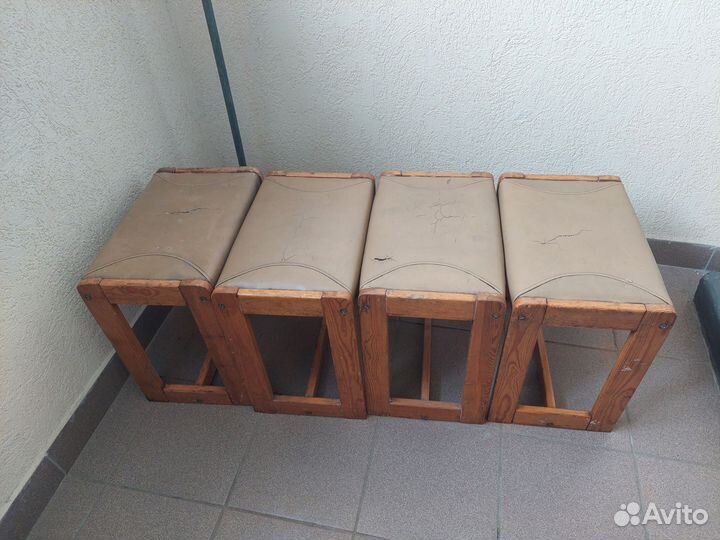 Кухонный стол и табуретки бу