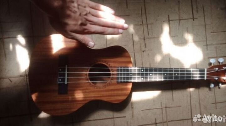 Укулеле тенор