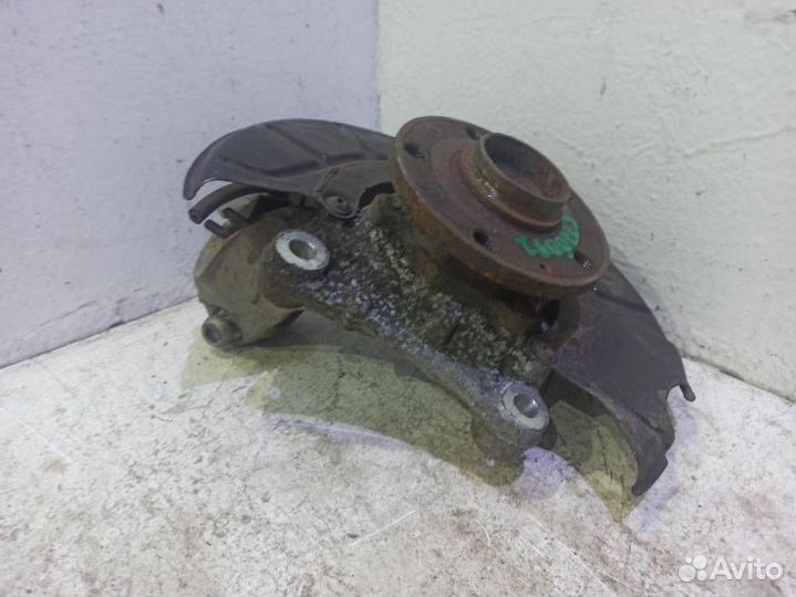 Кулак передний левый