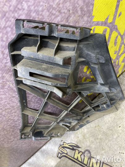 Направляющая заднего бампера левая Golf Гольф 5