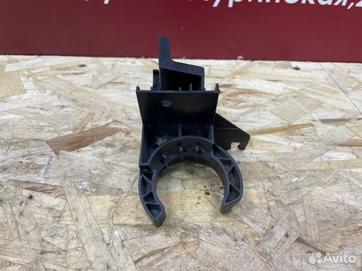 Кронштейн бачка омывателя Volkswagen Polo