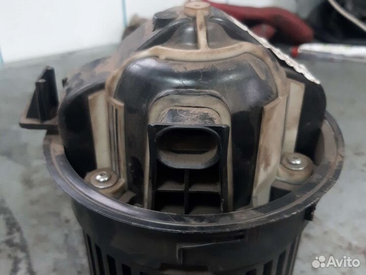 Моторчик отопителя Peugeot 308