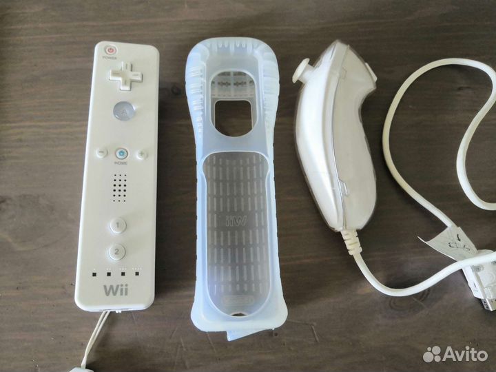 Нунчак и Remote контроллер Wii