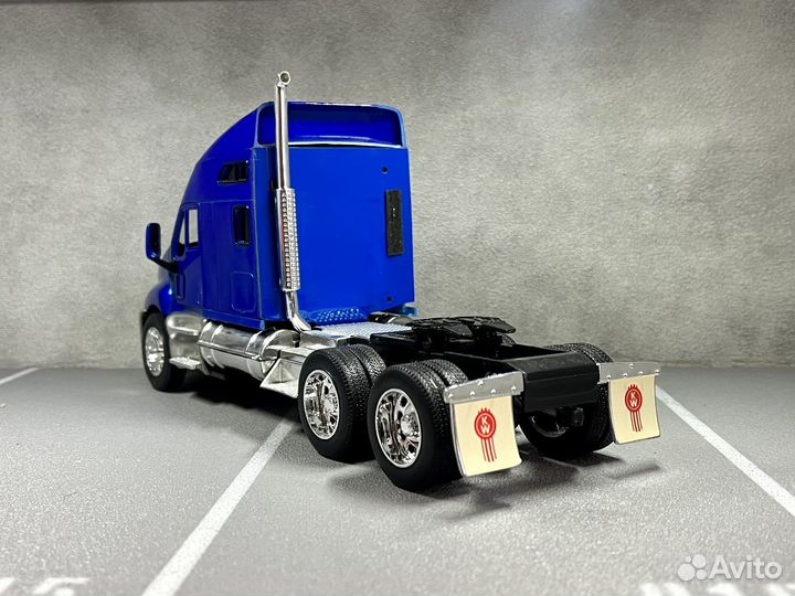 Коллекционная модель Kenworth T2000 1:32 Welly