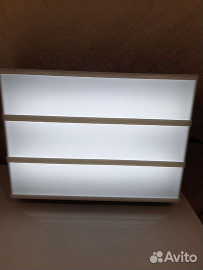 Световой короб для мастеров индустрии красоты