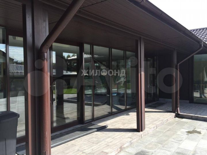 Коттедж 542,9 м² на участке 22,8 сот.