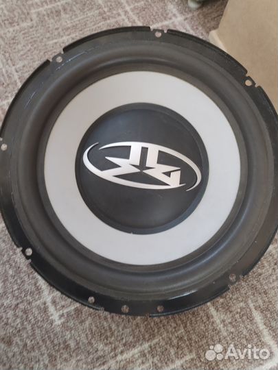 Автомобильный сабвуфер