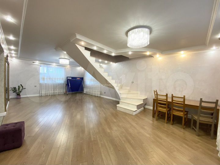 Коттедж 161 м² на участке 6,2 сот.