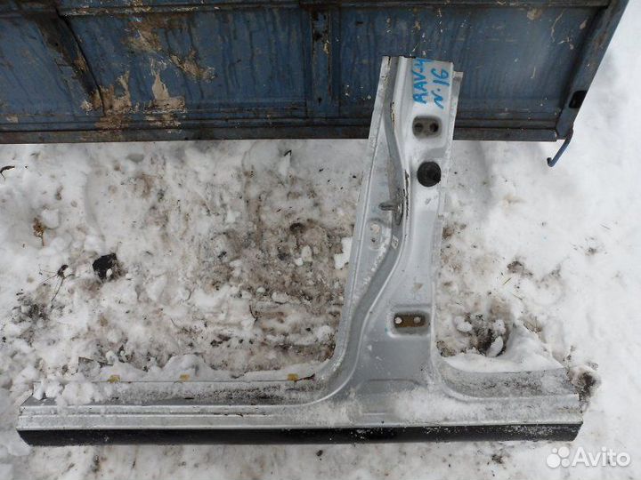 Порог кузовной левый Toyota Rav4 ACA28