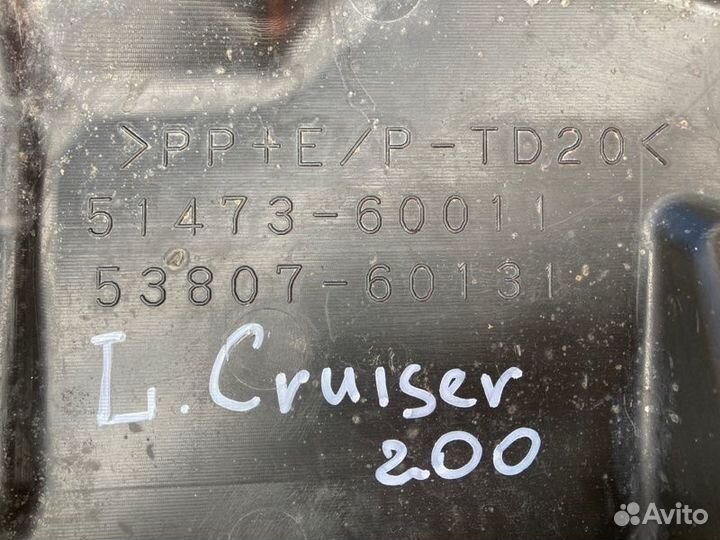 Пыльник бампера передний правый Toyota Land