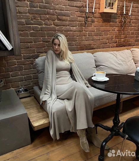 Трикотажное платье женское с накидкой