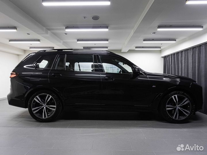 BMW X7 3 AT, 2022