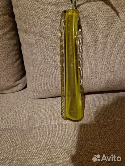 Ваза жёлтое стекло для 1 цветка