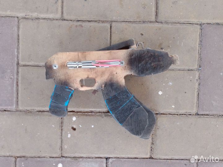 Изделие деревянного оружия