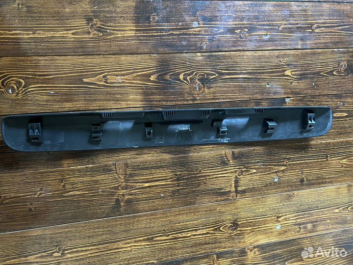 Nissan qashqai накладка крышки багажника