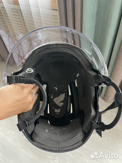 Хоккейный шлем